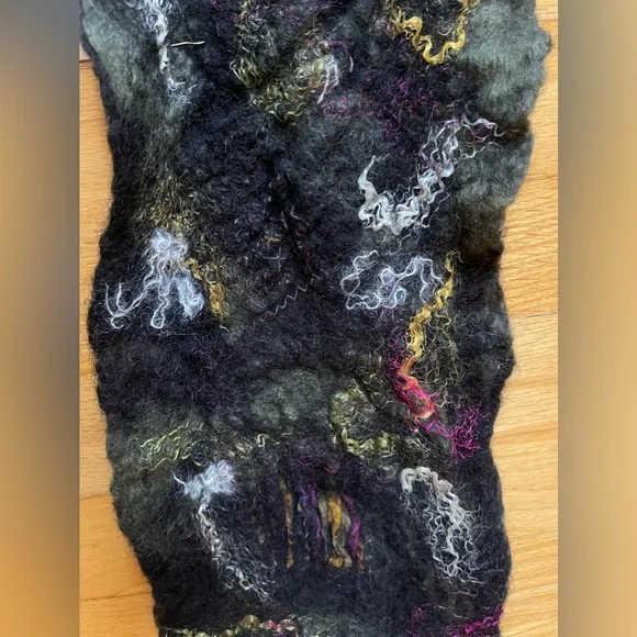 Hand crafted nuno wet felted merino wool scarf - Picture 7 of 8